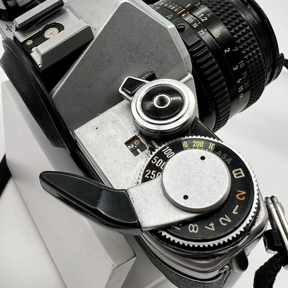 Canon AE-1 35mm SLR Film Camera w/ 50mm f1.8 S.C. & 80-200 mm 1:3.9 Lens-Manuals - Picture 4 of 13